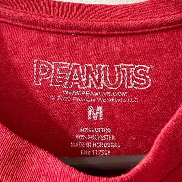 Peanuts Red Christmas  T-Shirt - Picture 2 of 4